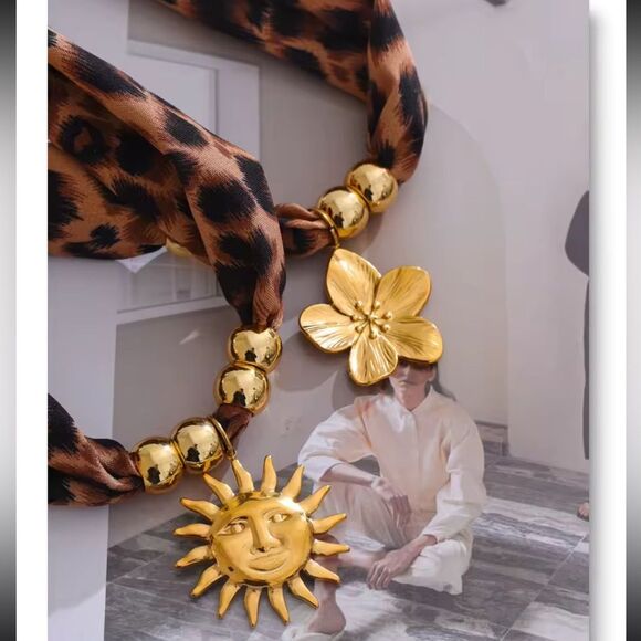 Leopard Print Scarf Necklace with Gold Flower Pendant Bold & Elegant Statemet - Picture 1 of 10